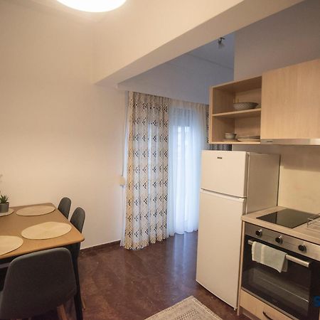 Explore Greece From Lovely City Centre Apartment Chalkís Exteriör bild