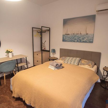 Explore Greece From Lovely City Centre Apartment Chalkís Exteriör bild